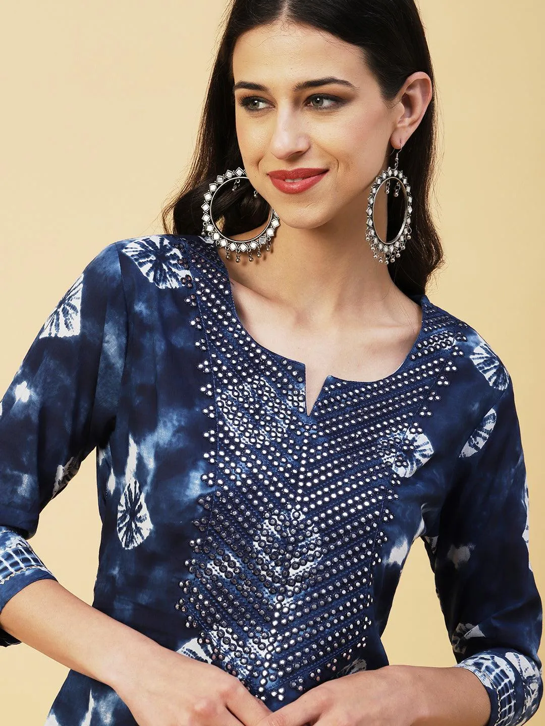 Abstract Tie-Dye Texture Printed Mirror & Resham Embroidered Kurta With Pants - Navy Blue