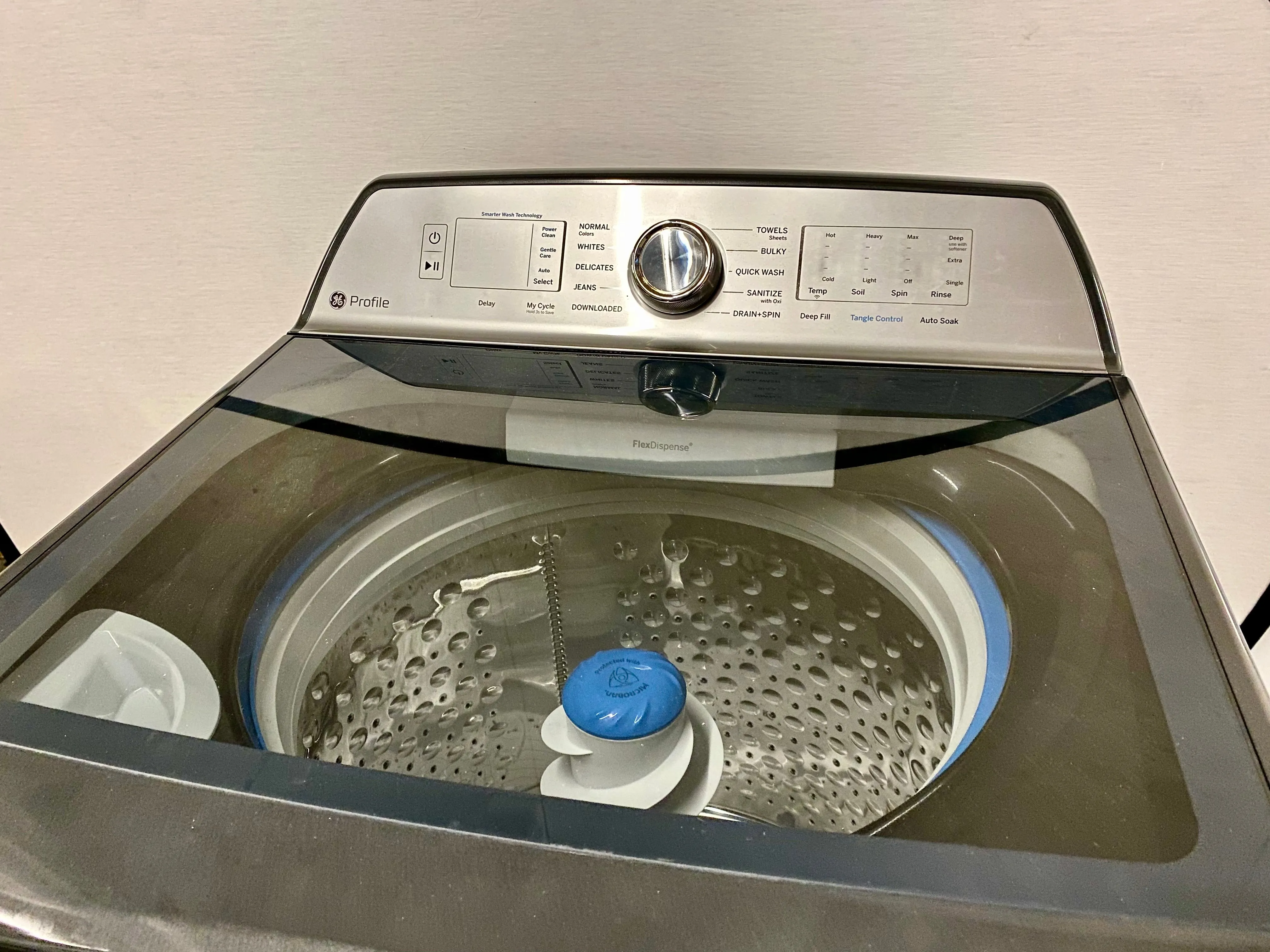 GE PTW605BPRDG 28 Inch Top Load Smart Washer with 4.9 Cu. Ft. Capacity, 12 Wash Cycles, 7 Wash Options, Microban® Antimicrobial Technology, Built-In WiFi, Sanitize with Oxi, Smart FlexDispense™, Tangle Control, Deep Fill: Diamond Gray